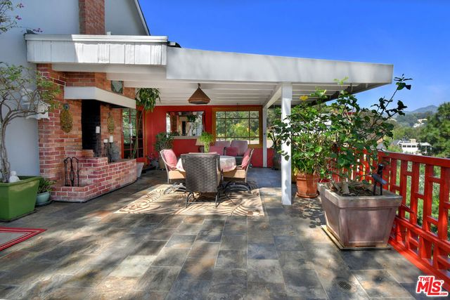 2882 Belden Drive, Los Angeles, CA 90068