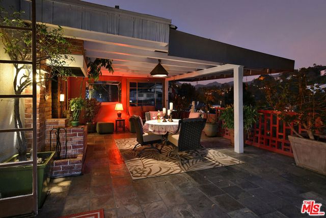 2882 Belden Drive, Los Angeles, CA 90068