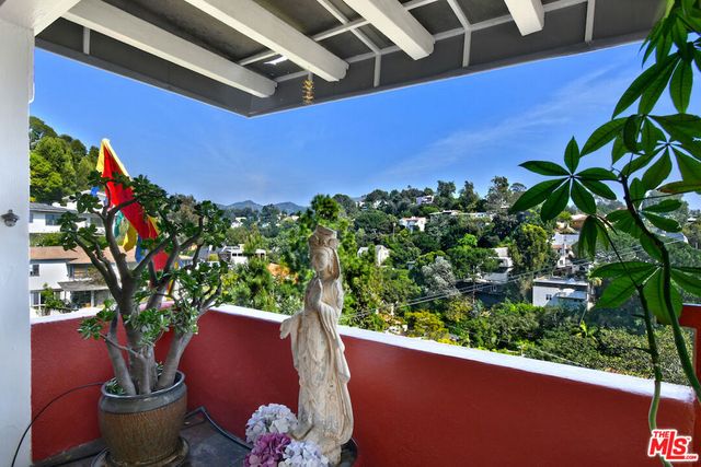 2882 Belden Drive, Los Angeles, CA 90068