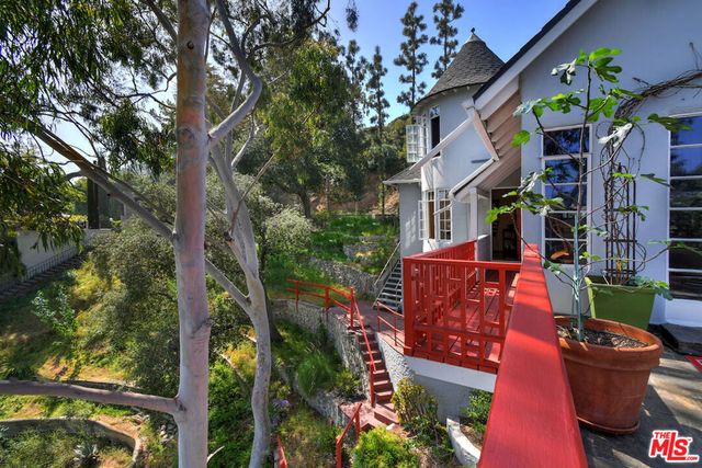 2882 Belden Drive, Los Angeles, CA 90068