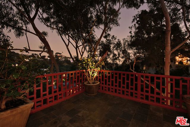 2882 Belden Drive, Los Angeles, CA 90068