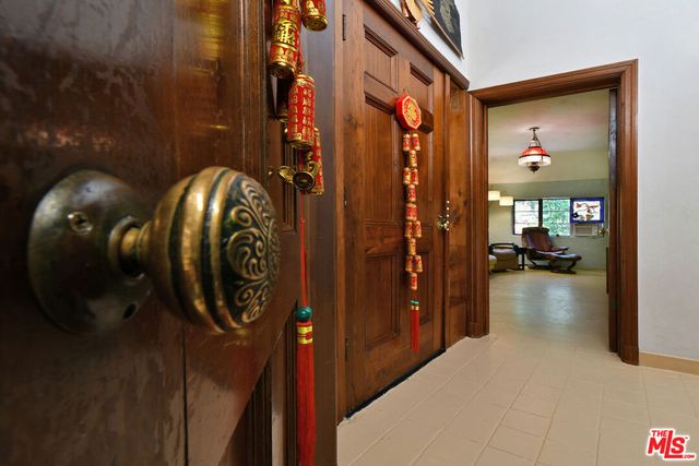 2882 Belden Drive, Los Angeles, CA 90068