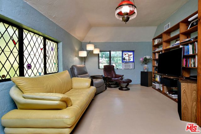 2882 Belden Drive, Los Angeles, CA 90068