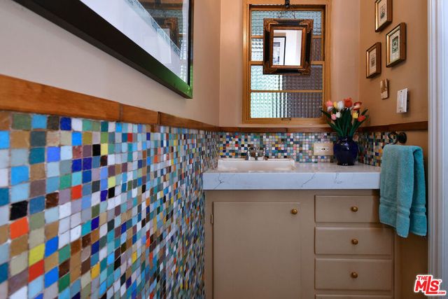 2882 Belden Drive, Los Angeles, CA 90068