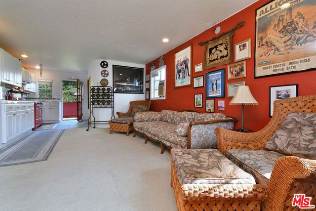 2882 Belden Drive, Los Angeles, CA 90068