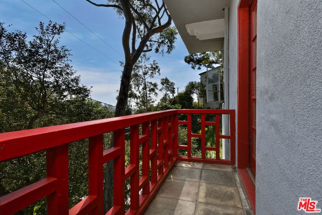 2882 Belden Drive, Los Angeles, CA 90068