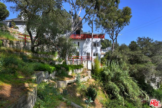 2882 Belden Drive, Los Angeles, CA 90068