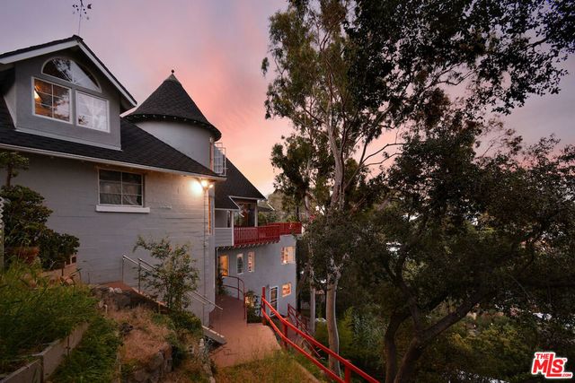 2882 Belden Drive, Los Angeles, CA 90068