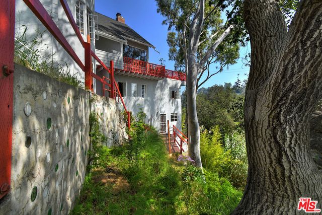 2882 Belden Drive, Los Angeles, CA 90068