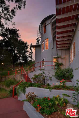 2882 Belden Drive, Los Angeles, CA 90068