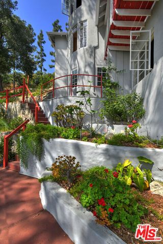 2882 Belden Drive, Los Angeles, CA 90068