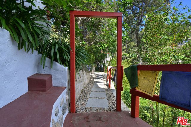 2882 Belden Drive, Los Angeles, CA 90068