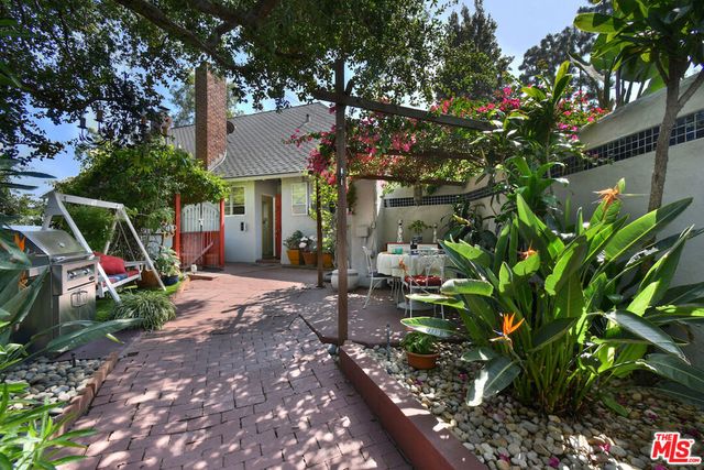 2882 Belden Drive, Los Angeles, CA 90068