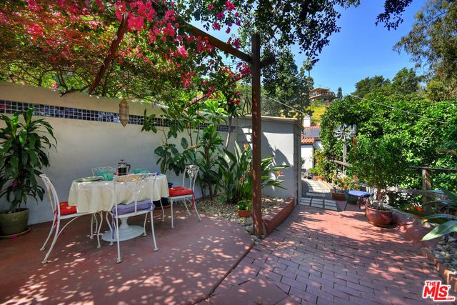 2882 Belden Drive, Los Angeles, CA 90068