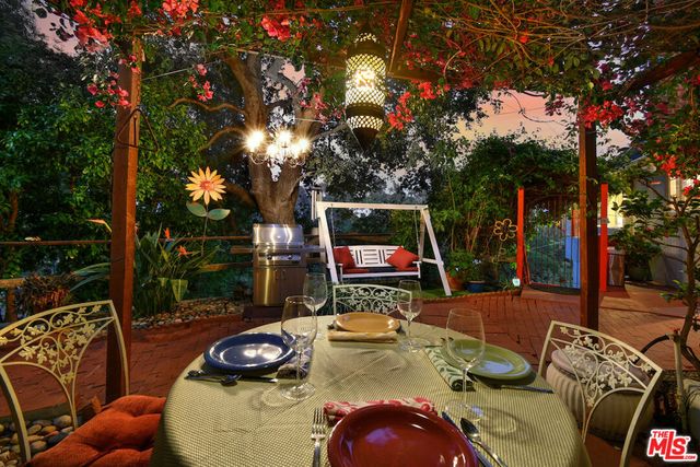 2882 Belden Drive, Los Angeles, CA 90068