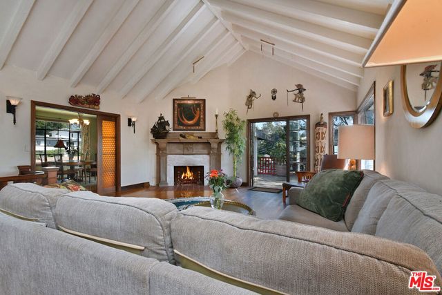 2882 Belden Drive, Los Angeles, CA 90068