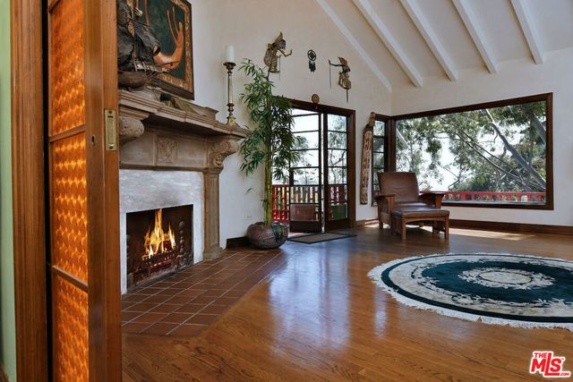 2882 Belden Drive, Los Angeles, CA 90068