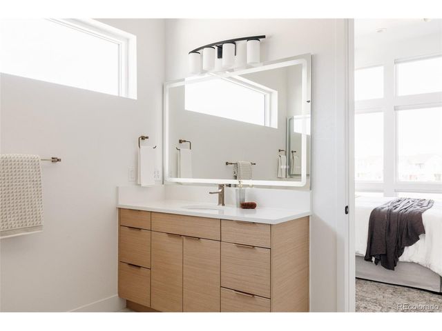 9963 E 63rd Pl, Denver, CO 80238