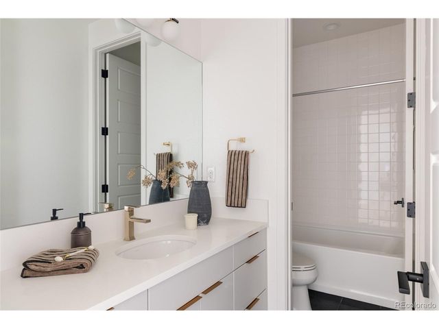 9963 E 63rd Pl, Denver, CO 80238