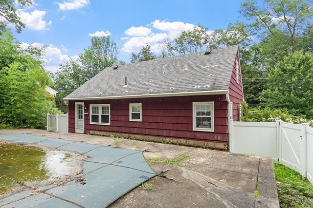 225 Golden Hill Ave, Haverhill, MA 01830