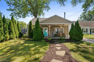 2873 Oakwood Drive, Cuyahoga Falls, OH 44221