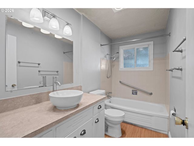 1785 STARLIGHT Dr, Salem, OR 97304
