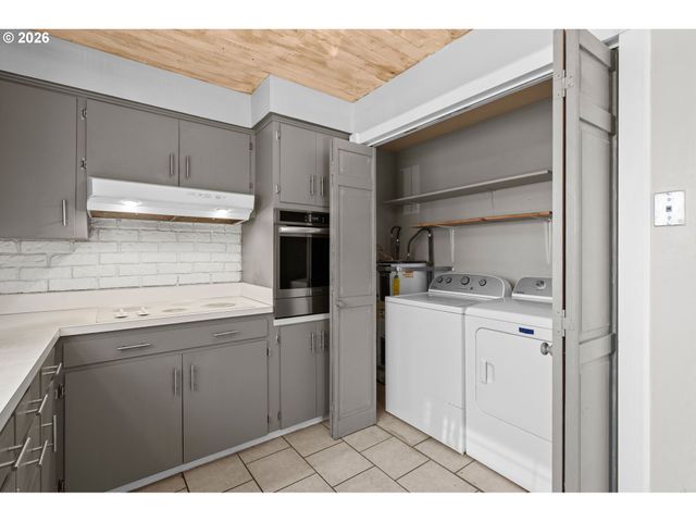 1785 STARLIGHT Dr, Salem, OR 97304