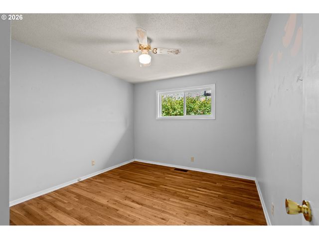 1785 STARLIGHT Dr, Salem, OR 97304