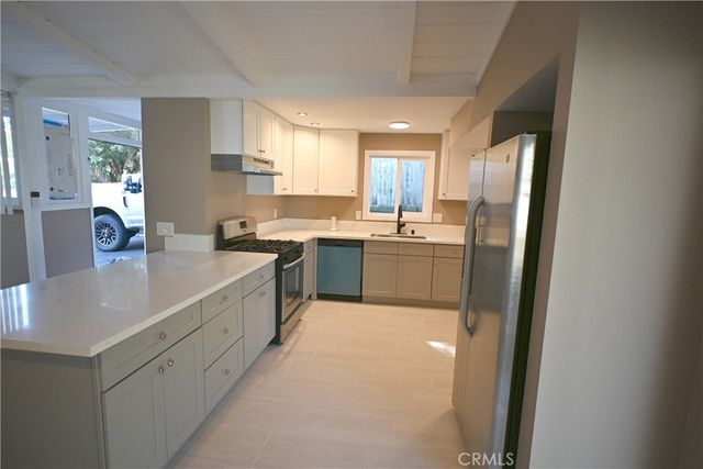 305 Civic Center Drive, Vista, CA 92084