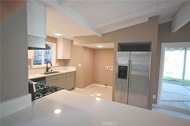 305 Civic Center Drive, Vista, CA 92084