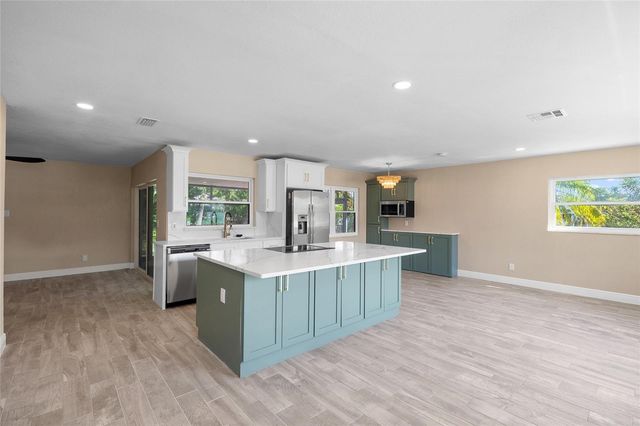 5901 DENVER STREET NE, St Petersburg, FL 33703