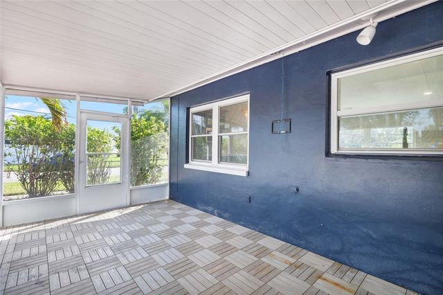 5901 DENVER STREET NE, St Petersburg, FL 33703