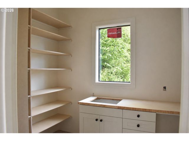 4620 Sw CULLEN Blvd, Portland, OR 97221