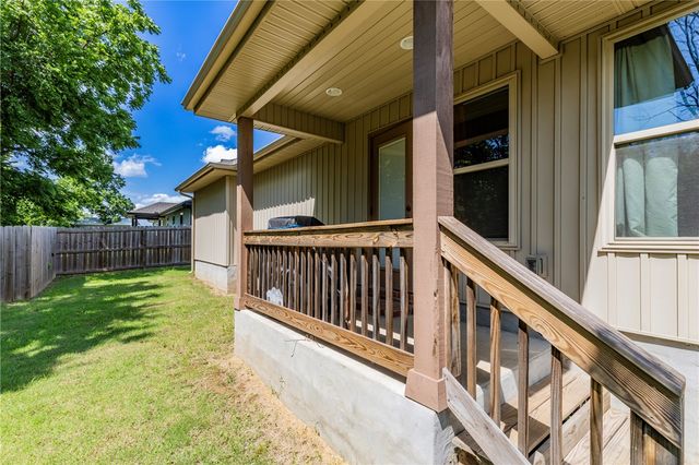 1640 Seattle Slew Street, Prairie Grove, AR 72753