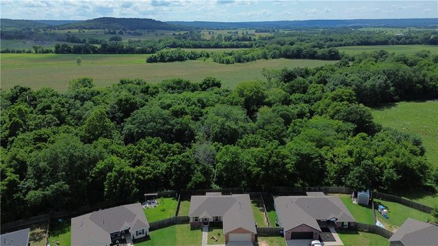 1640 Seattle Slew Street, Prairie Grove, AR 72753