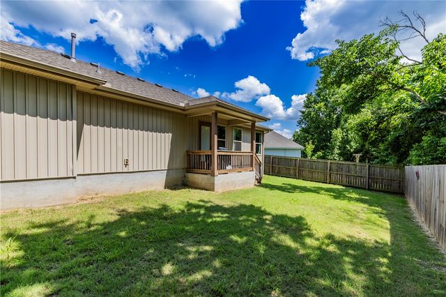 1640 Seattle Slew Street, Prairie Grove, AR 72753
