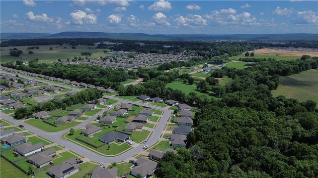 1640 Seattle Slew Street, Prairie Grove, AR 72753