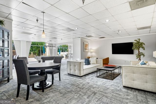 2479 Peachtree Road NE 303, Atlanta, GA 30305
