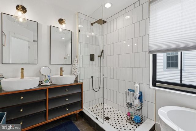 1582 E HEWSON ST, Philadelphia, PA 19125