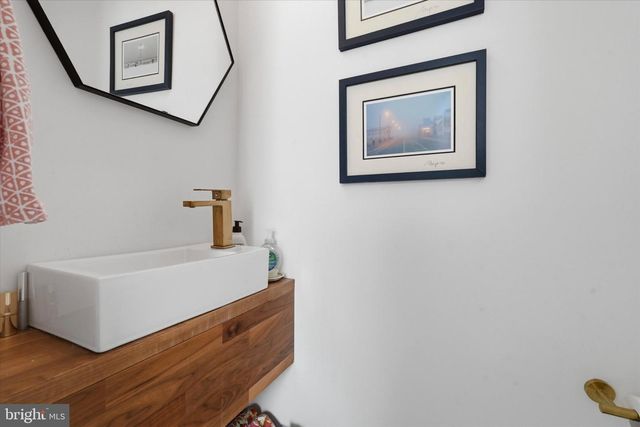 1582 E HEWSON ST, Philadelphia, PA 19125