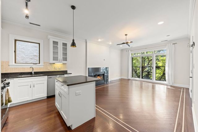 1924 W DIVERSEY Parkway 3E, Chicago, IL 60614