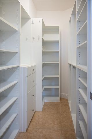 19900 E Country Club Dr 318, Aventura, FL 33180