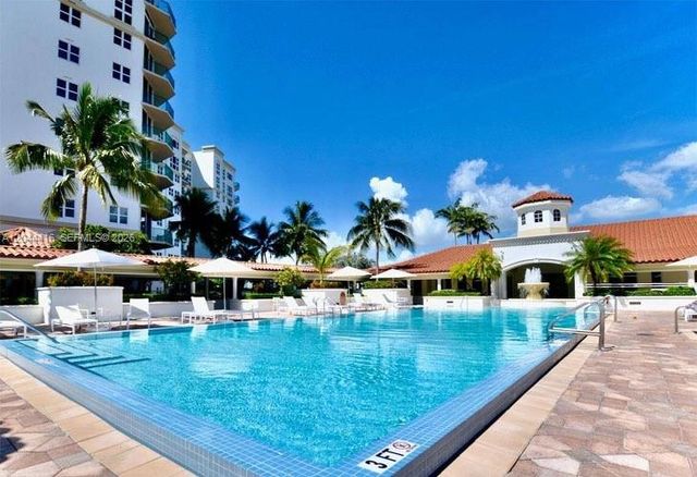 19900 E Country Club Dr 318, Aventura, FL 33180