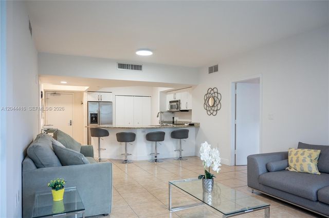 19900 E Country Club Dr 318, Aventura, FL 33180