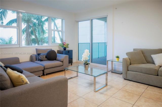 19900 E Country Club Dr 318, Aventura, FL 33180