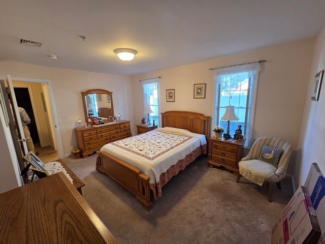 968 Geraldine St 1A, New Bedford, MA 02740