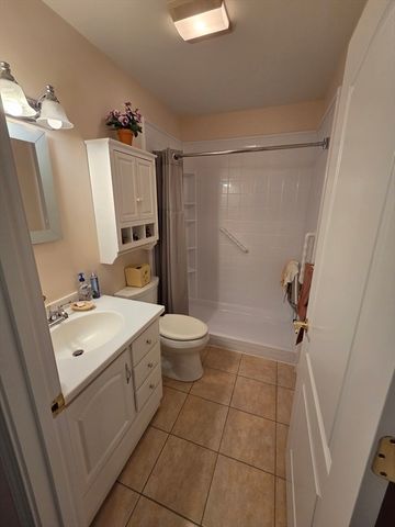 968 Geraldine St 1A, New Bedford, MA 02740