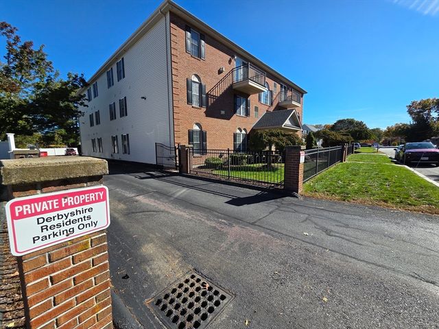 968 Geraldine St 1A, New Bedford, MA 02740