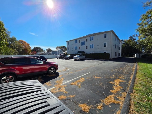 968 Geraldine St 1A, New Bedford, MA 02740