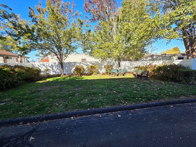 968 Geraldine St 1A, New Bedford, MA 02740